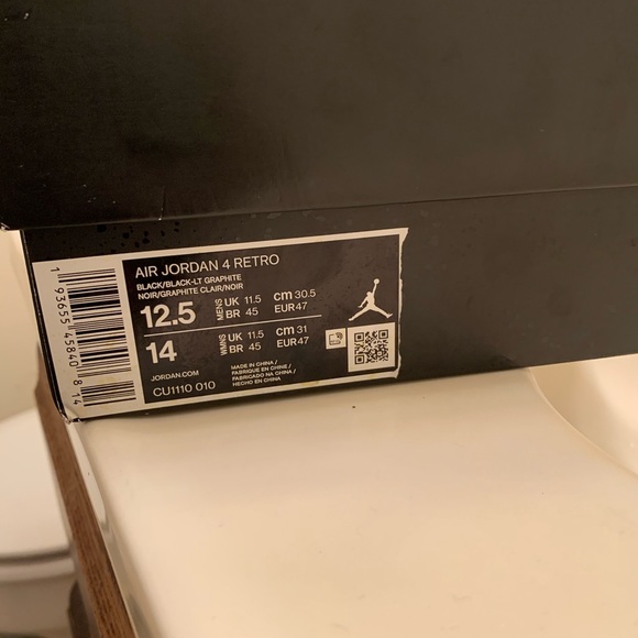 Jordan 4 Black Cat - Picture 5 of 5